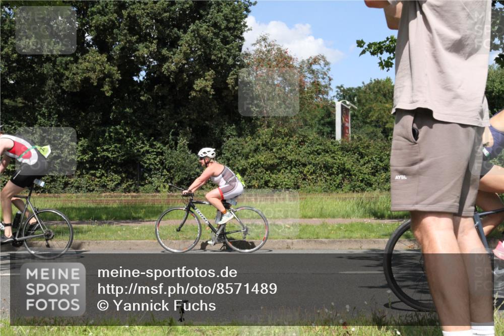 10.08.2025 - GEWOBA Citytriathlon Bremen Yannick Fuchs http://msf.ph/oto/8571489 10.08.2025 14:33:37 Radfahren 2, 25, 48, 74, 138, 440, 514, 519 meine-sportfotos.de