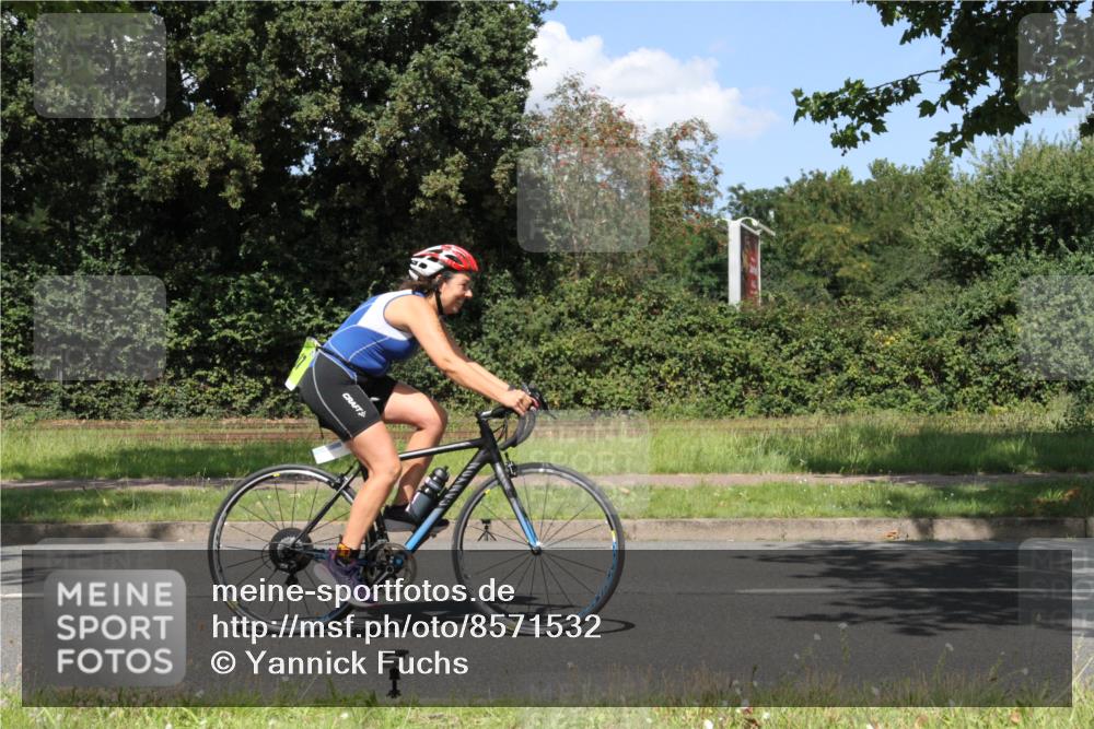 10.08.2025 - GEWOBA Citytriathlon Bremen Yannick Fuchs http://msf.ph/oto/8571532 10.08.2025 14:34:05 Radfahren 55, 92, 151, 214, 364, 388, 424, 451, 507, 515, 530 meine-sportfotos.de