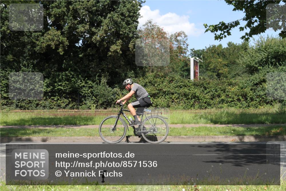 10.08.2025 - GEWOBA Citytriathlon Bremen Yannick Fuchs http://msf.ph/oto/8571536 10.08.2025 14:34:09 Radfahren 45, 55, 76, 92, 151, 214, 364, 388, 424, 443, 451, 507, 515, 530 meine-sportfotos.de