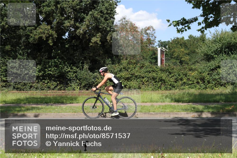 10.08.2025 - GEWOBA Citytriathlon Bremen Yannick Fuchs http://msf.ph/oto/8571537 10.08.2025 14:34:10 Radfahren 45, 55, 76, 92, 151, 214, 364, 388, 424, 443, 451, 507, 515, 530 meine-sportfotos.de