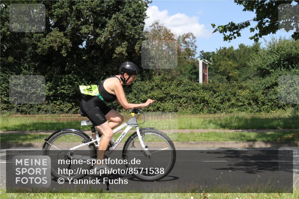 10.08.2025 - GEWOBA Citytriathlon Bremen Yannick Fuchs http://msf.ph/oto/8571538 10.08.2025 14:34:11 Radfahren 45, 55, 76, 151, 214, 364, 388, 424, 443, 451, 507, 515, 530 meine-sportfotos.de