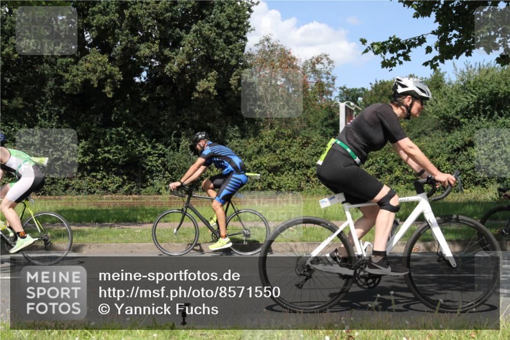 10.08.2025 - GEWOBA Citytriathlon Bremen Yannick Fuchs http://msf.ph/oto/8571550 10.08.2025 14:34:25 Radfahren 45, 76, 79, 88, 143, 144, 146, 214, 304, 316, 375, 392, 424, 443, 465, 515, 524 meine-sportfotos.de