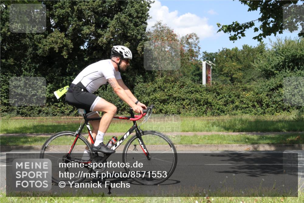 10.08.2025 - GEWOBA Citytriathlon Bremen Yannick Fuchs http://msf.ph/oto/8571553 10.08.2025 14:34:27 Radfahren 45, 76, 79, 88, 143, 144, 146, 214, 304, 316, 375, 392, 424, 443, 465, 515, 524 meine-sportfotos.de