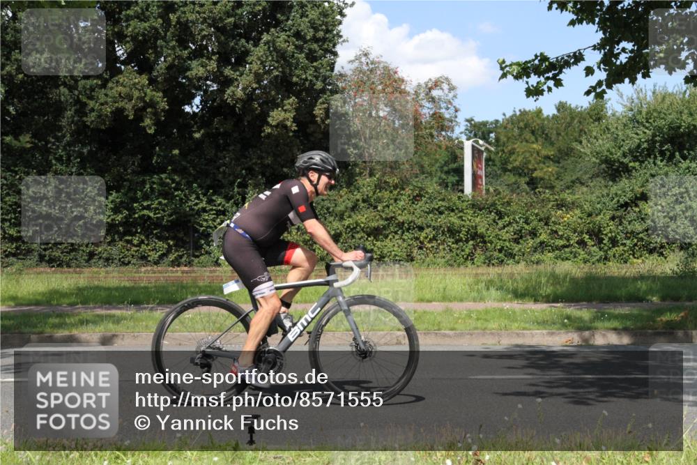10.08.2025 - GEWOBA Citytriathlon Bremen Yannick Fuchs http://msf.ph/oto/8571555 10.08.2025 14:34:28 Radfahren 45, 76, 79, 88, 143, 144, 146, 214, 304, 316, 375, 392, 424, 443, 465, 515, 524 meine-sportfotos.de