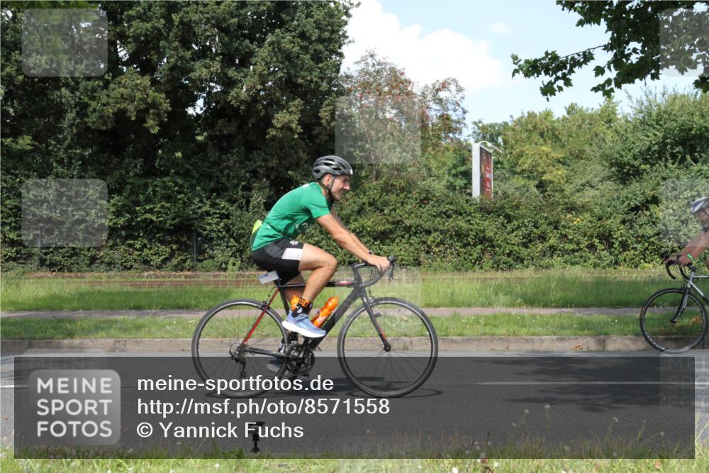 10.08.2025 - GEWOBA Citytriathlon Bremen Yannick Fuchs http://msf.ph/oto/8571558 10.08.2025 14:34:32 Radfahren 45, 76, 79, 88, 143, 144, 146, 300, 304, 316, 375, 392, 465, 524 meine-sportfotos.de