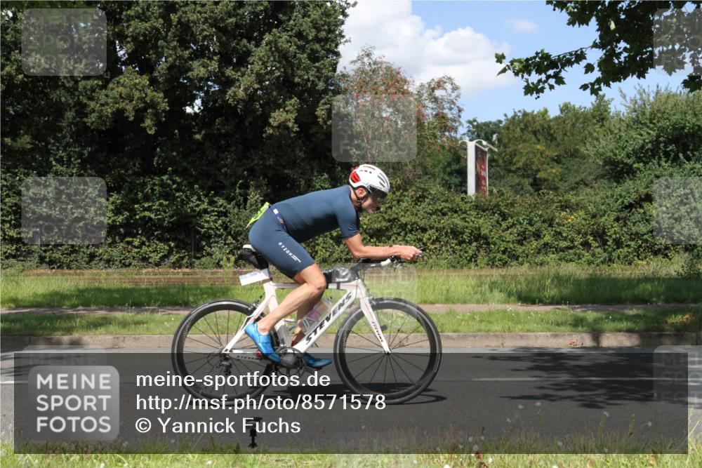 10.08.2025 - GEWOBA Citytriathlon Bremen Yannick Fuchs http://msf.ph/oto/8571578 10.08.2025 14:34:56 Radfahren 23, 31, 68, 72, 268, 300, 340, 413, 430, 502, 511 meine-sportfotos.de
