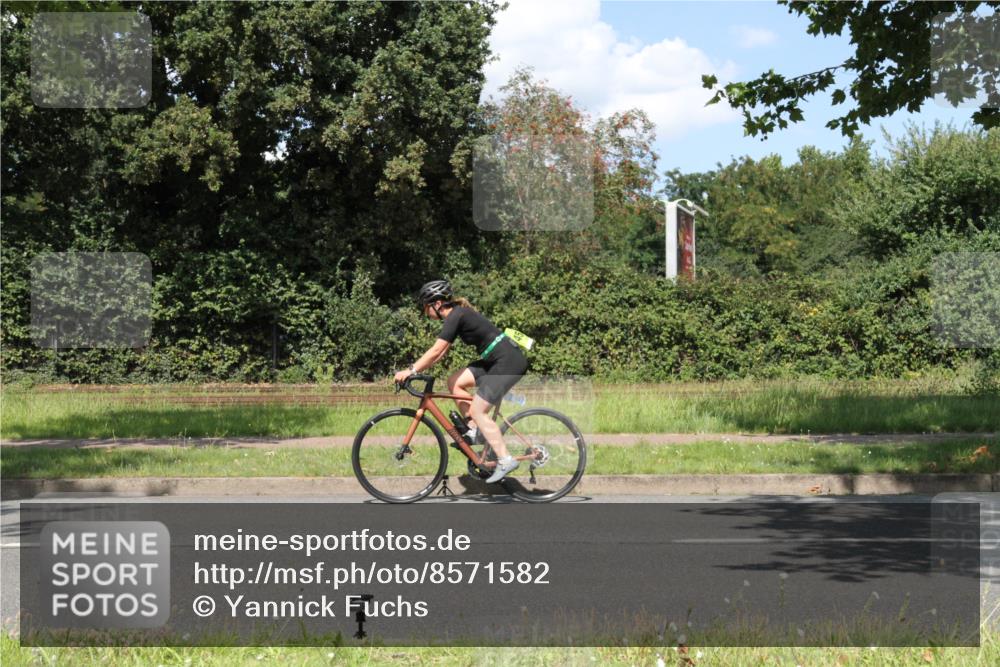 10.08.2025 - GEWOBA Citytriathlon Bremen Yannick Fuchs http://msf.ph/oto/8571582 10.08.2025 14:35:03 Radfahren 23, 31, 68, 72, 264, 268, 340, 398, 413, 430, 502 meine-sportfotos.de