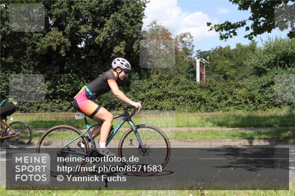 10.08.2025 - GEWOBA Citytriathlon Bremen Yannick Fuchs http://msf.ph/oto/8571583 10.08.2025 14:35:04 Radfahren 23, 31, 68, 72, 264, 268, 340, 398, 413, 430 meine-sportfotos.de
