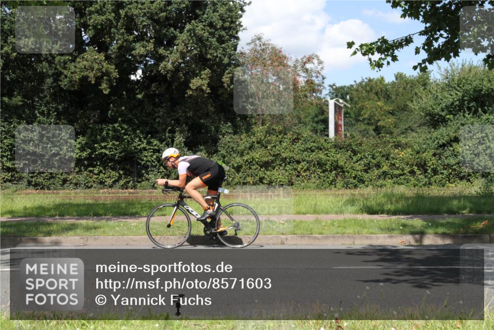 10.08.2025 - GEWOBA Citytriathlon Bremen Yannick Fuchs http://msf.ph/oto/8571603 10.08.2025 14:35:35 Radfahren 64, 98, 108, 127, 133, 173, 233, 319, 339, 421 meine-sportfotos.de