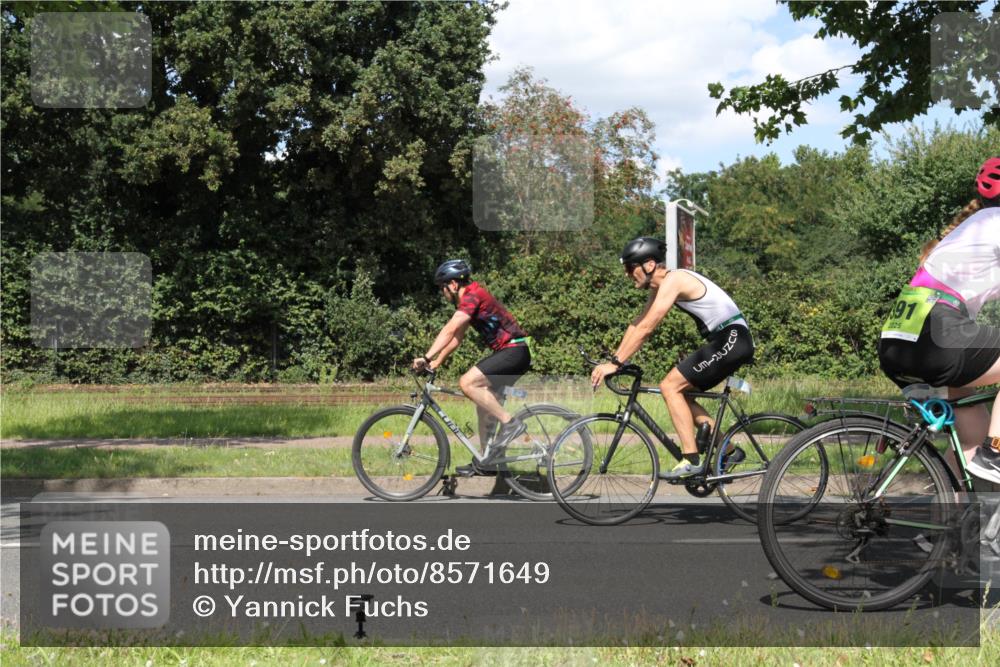 10.08.2025 - GEWOBA Citytriathlon Bremen Yannick Fuchs http://msf.ph/oto/8571649 10.08.2025 14:36:42 Radfahren 24, 41, 46, 123, 136, 227, 285, 314, 391, 521 meine-sportfotos.de