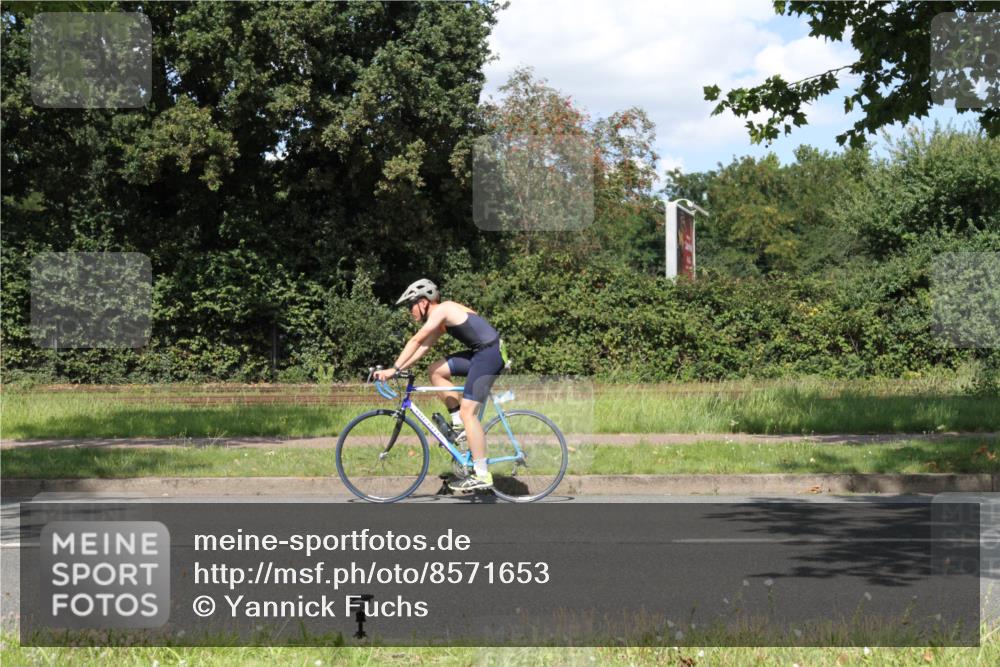 10.08.2025 - GEWOBA Citytriathlon Bremen Yannick Fuchs http://msf.ph/oto/8571653 10.08.2025 14:36:44 Radfahren 24, 41, 46, 123, 136, 227, 263, 285, 314, 391, 521 meine-sportfotos.de