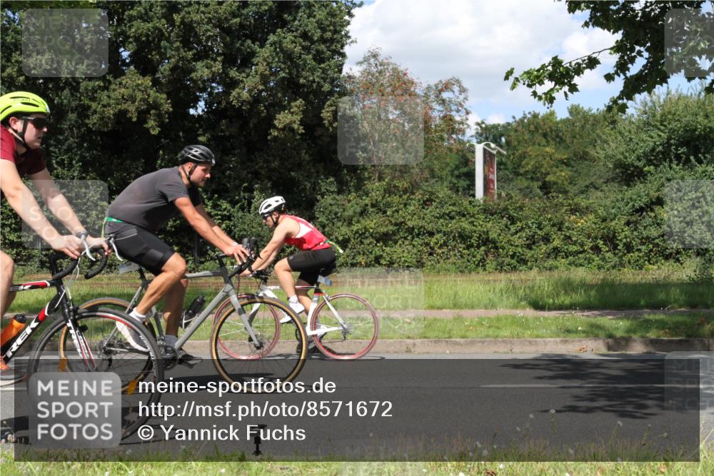 10.08.2025 - GEWOBA Citytriathlon Bremen Yannick Fuchs http://msf.ph/oto/8571672 10.08.2025 14:37:11 Radfahren 57, 78, 106, 121, 164, 201, 240, 256, 257, 512 meine-sportfotos.de