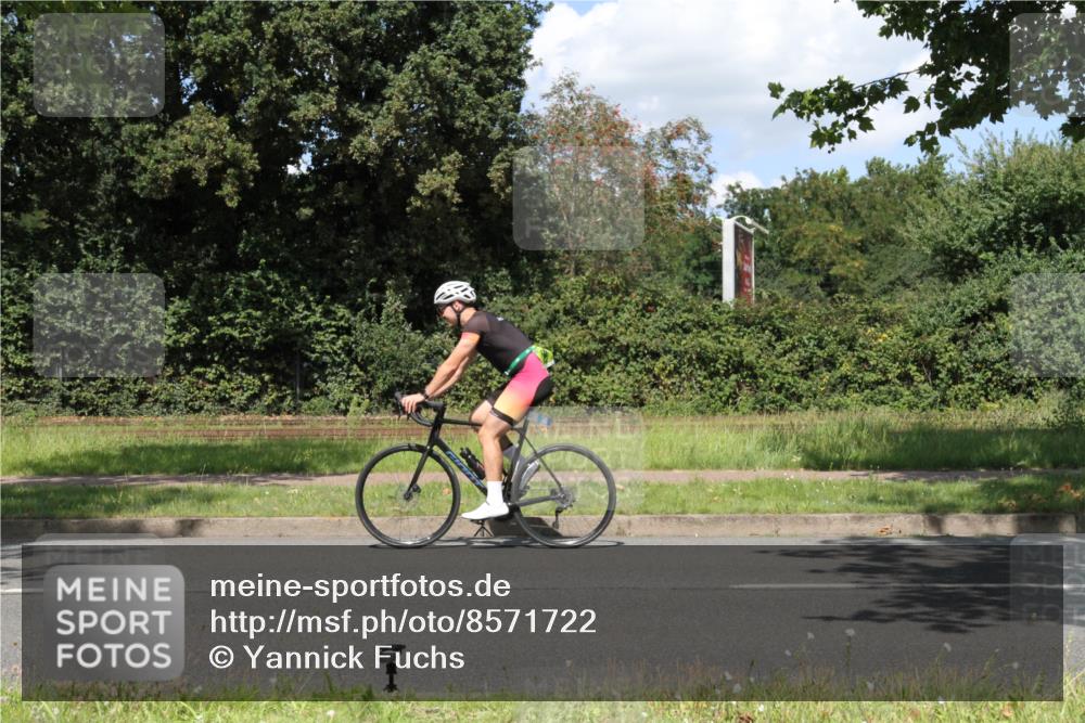 10.08.2025 - GEWOBA Citytriathlon Bremen Yannick Fuchs http://msf.ph/oto/8571722 10.08.2025 14:37:43 Radfahren 4, 58, 63, 116, 170, 191, 197, 287, 290, 528 meine-sportfotos.de