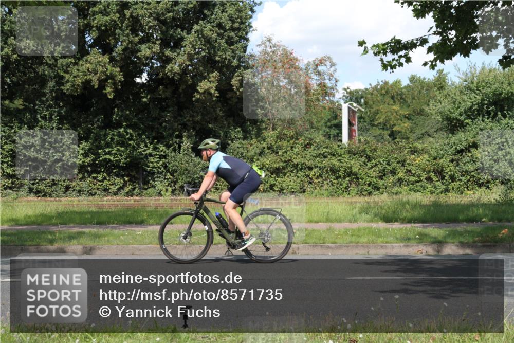 10.08.2025 - GEWOBA Citytriathlon Bremen Yannick Fuchs http://msf.ph/oto/8571735 10.08.2025 14:37:52 Radfahren 4, 63, 75, 170, 191, 528 meine-sportfotos.de