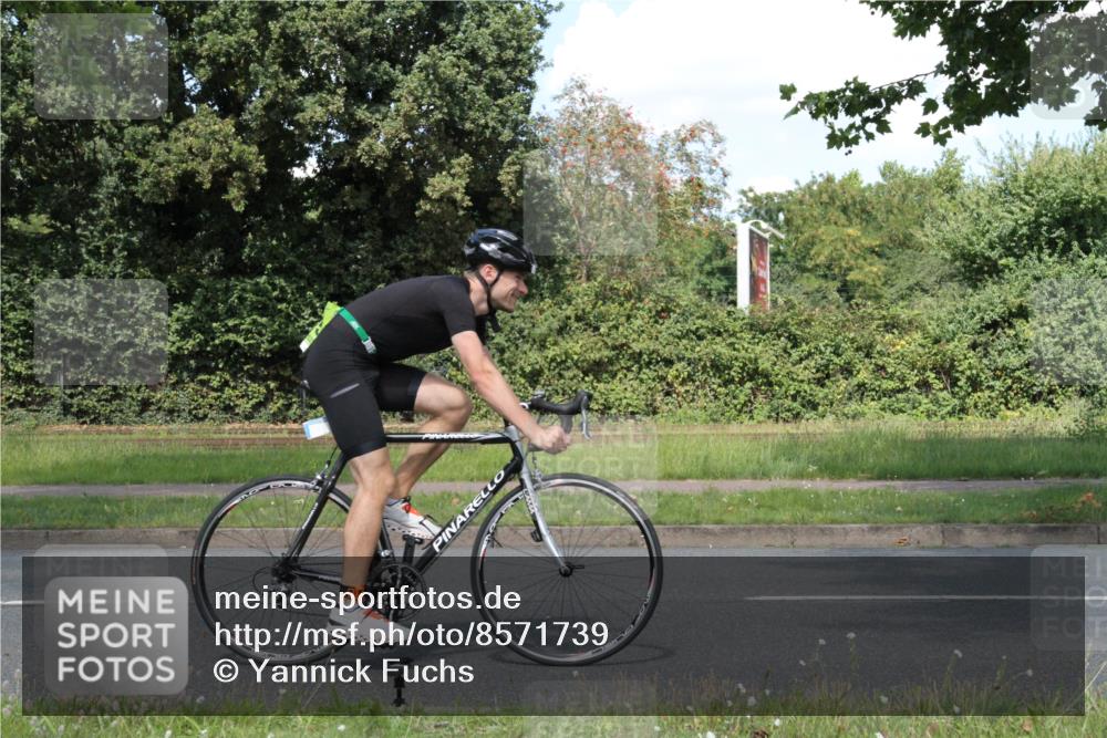 10.08.2025 - GEWOBA Citytriathlon Bremen Yannick Fuchs http://msf.ph/oto/8571739 10.08.2025 14:38:01 Radfahren 30, 75, 81, 147, 152, 191, 528 meine-sportfotos.de