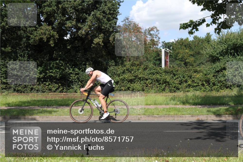10.08.2025 - GEWOBA Citytriathlon Bremen Yannick Fuchs http://msf.ph/oto/8571757 10.08.2025 14:38:30 Radfahren 50, 51, 162, 195, 295, 312 meine-sportfotos.de