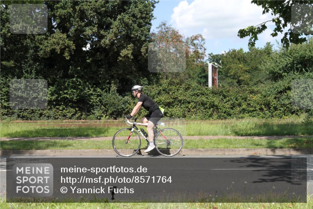 10.08.2025 - GEWOBA Citytriathlon Bremen Yannick Fuchs http://msf.ph/oto/8571764 10.08.2025 14:38:40 Radfahren 50, 51, 195, 216, 238, 295, 312 meine-sportfotos.de