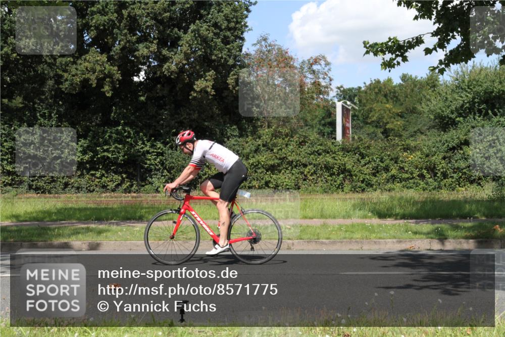 10.08.2025 - GEWOBA Citytriathlon Bremen Yannick Fuchs http://msf.ph/oto/8571775 10.08.2025 14:39:00 Radfahren 100, 236, 238, 354 meine-sportfotos.de