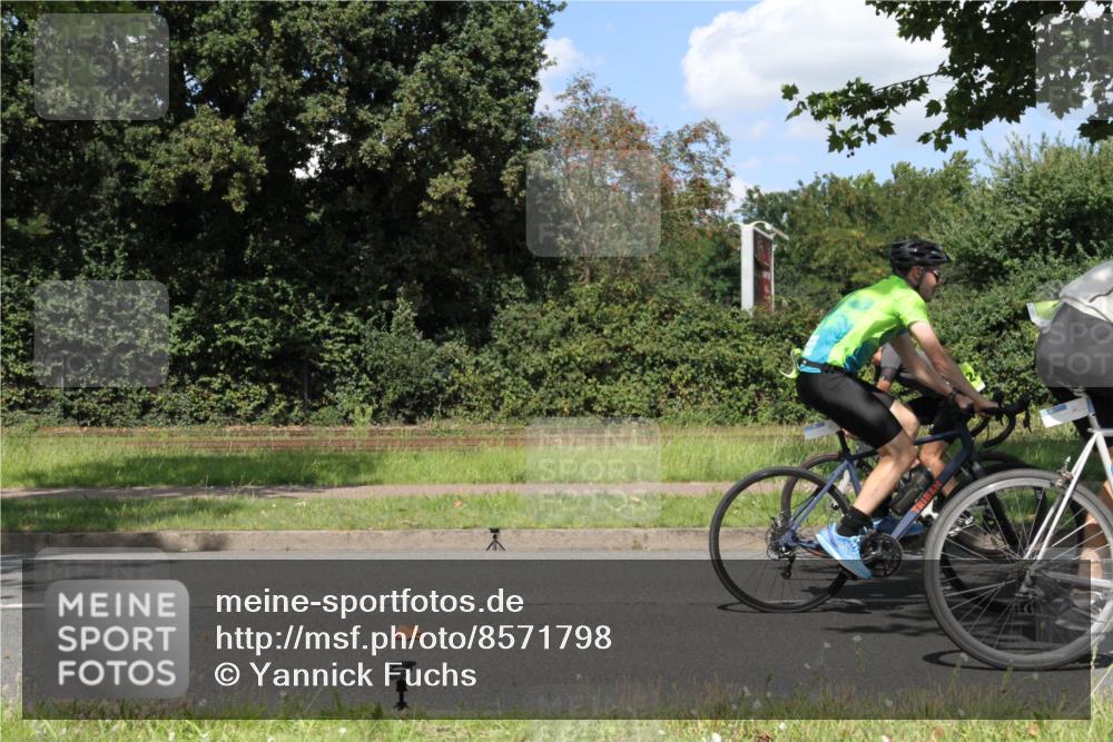 10.08.2025 - GEWOBA Citytriathlon Bremen Yannick Fuchs http://msf.ph/oto/8571798 10.08.2025 14:39:36 Radfahren 80, 84, 90, 94, 101, 126, 215, 281, 334 meine-sportfotos.de
