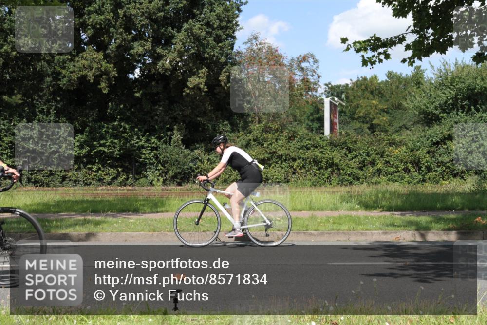 10.08.2025 - GEWOBA Citytriathlon Bremen Yannick Fuchs http://msf.ph/oto/8571834 10.08.2025 14:40:31 Radfahren 29, 47, 131, 186, 242, 258, 289, 297, 529 meine-sportfotos.de