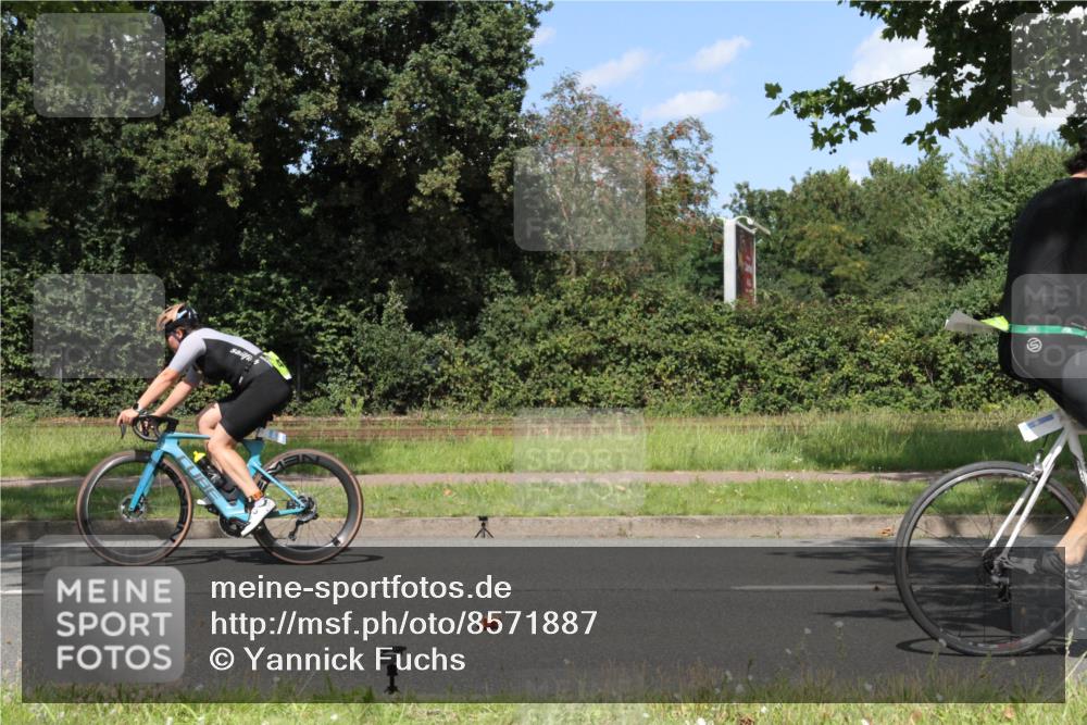 10.08.2025 - GEWOBA Citytriathlon Bremen Yannick Fuchs http://msf.ph/oto/8571887 10.08.2025 14:41:57 Radfahren 56, 209, 213, 235, 246, 250, 262, 317, 478, 480 meine-sportfotos.de