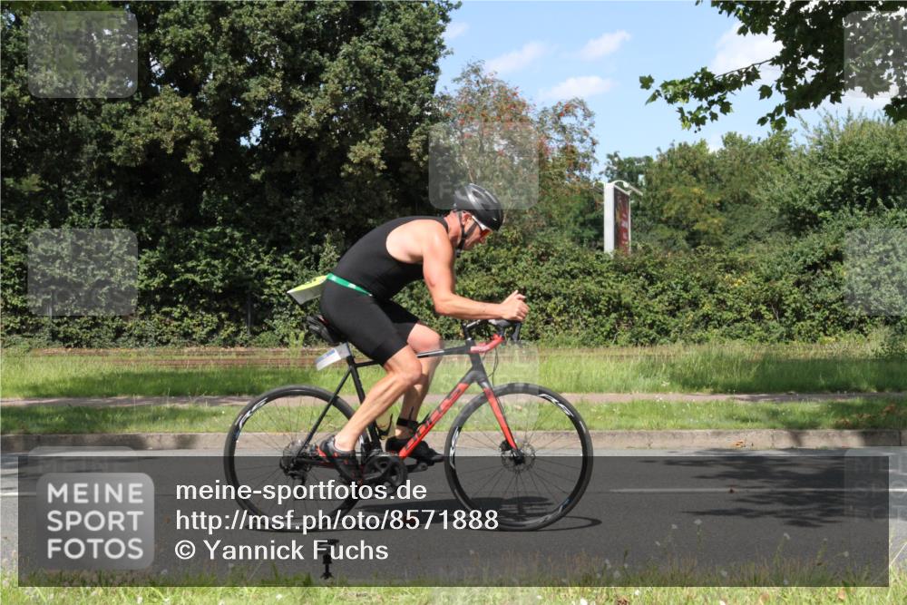 10.08.2025 - GEWOBA Citytriathlon Bremen Yannick Fuchs http://msf.ph/oto/8571888 10.08.2025 14:42:01 Radfahren 56, 209, 213, 235, 246, 250, 262, 478, 480 meine-sportfotos.de