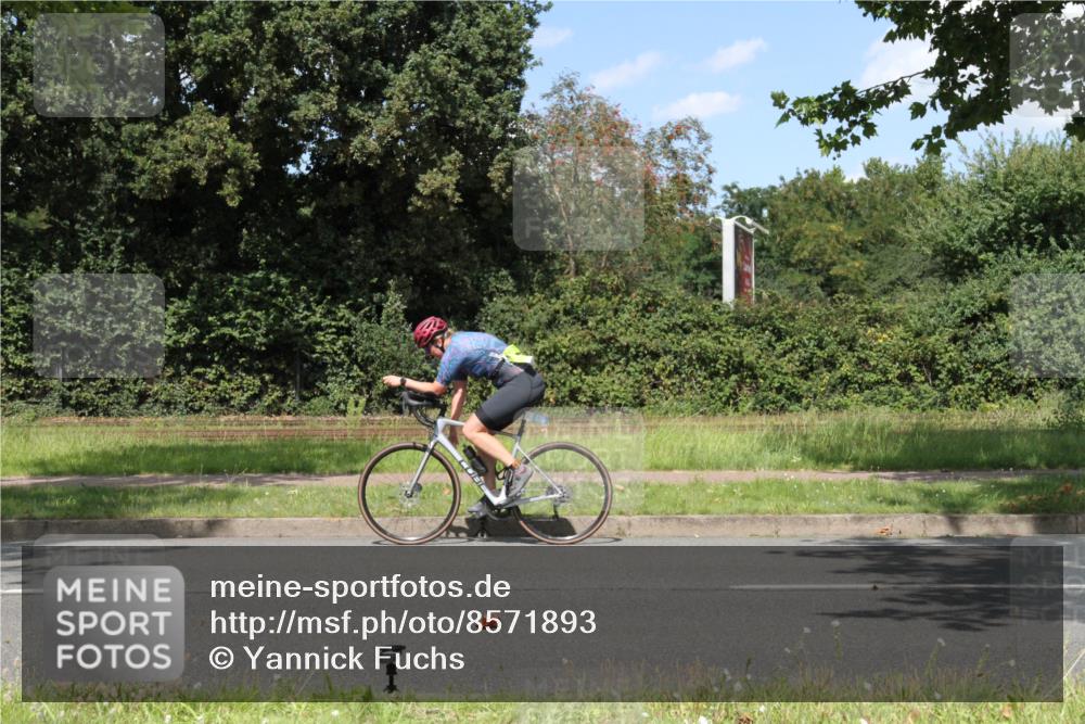10.08.2025 - GEWOBA Citytriathlon Bremen Yannick Fuchs http://msf.ph/oto/8571893 10.08.2025 14:42:08 Radfahren 19, 56, 145, 213, 235, 246, 250 meine-sportfotos.de
