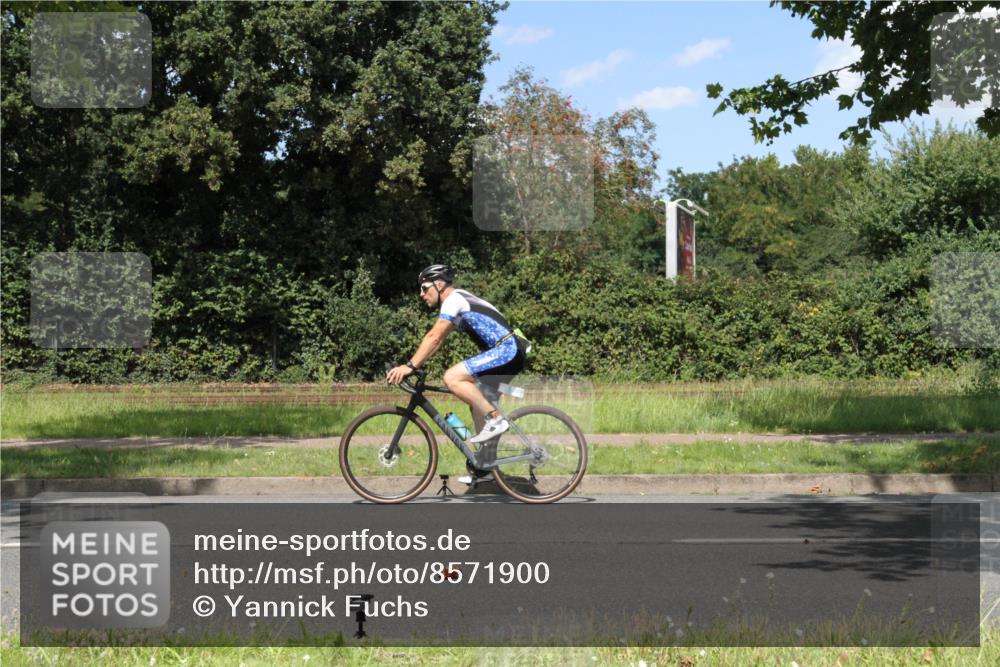 10.08.2025 - GEWOBA Citytriathlon Bremen Yannick Fuchs http://msf.ph/oto/8571900 10.08.2025 14:42:24 Radfahren 19, 145, 288, 303, 488 meine-sportfotos.de