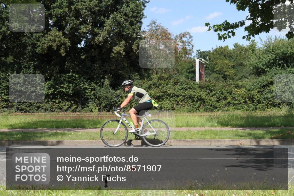 10.08.2025 - GEWOBA Citytriathlon Bremen Yannick Fuchs http://msf.ph/oto/8571907 10.08.2025 14:42:41 Radfahren 110, 303, 474, 479, 488 meine-sportfotos.de