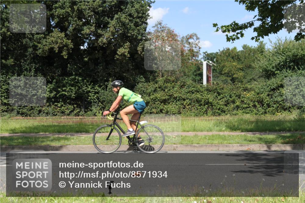 10.08.2025 - GEWOBA Citytriathlon Bremen Yannick Fuchs http://msf.ph/oto/8571934 10.08.2025 14:43:40 Radfahren 86, 109, 154, 163, 259, 325 meine-sportfotos.de