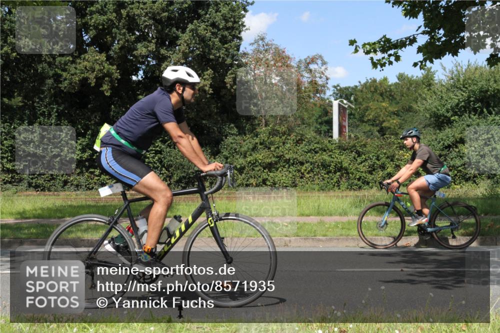 10.08.2025 - GEWOBA Citytriathlon Bremen Yannick Fuchs http://msf.ph/oto/8571935 10.08.2025 14:43:41 Radfahren 86, 109, 154, 163, 259, 325 meine-sportfotos.de