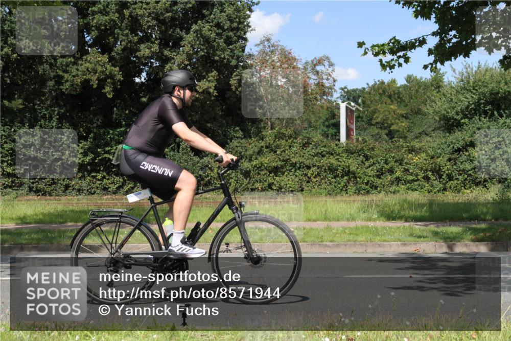 10.08.2025 - GEWOBA Citytriathlon Bremen Yannick Fuchs http://msf.ph/oto/8571944 10.08.2025 14:43:49 Radfahren 86, 154, 163, 259, 325 meine-sportfotos.de