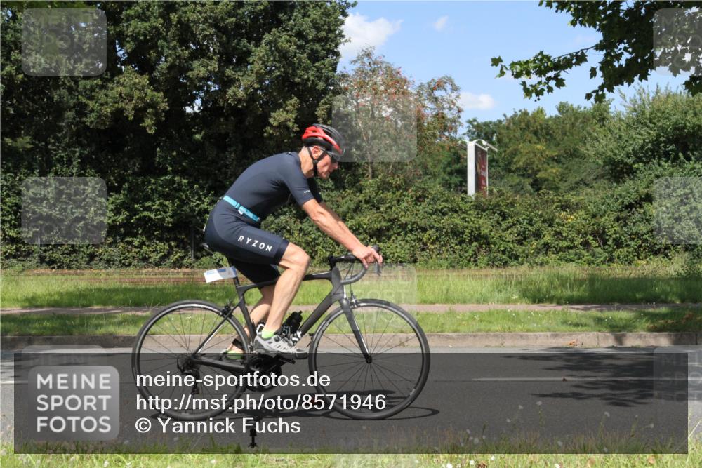 10.08.2025 - GEWOBA Citytriathlon Bremen Yannick Fuchs http://msf.ph/oto/8571946 10.08.2025 14:43:52 Radfahren 86, 154, 163, 259, 325 meine-sportfotos.de
