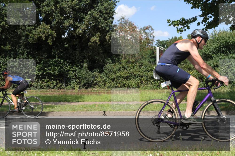 10.08.2025 - GEWOBA Citytriathlon Bremen Yannick Fuchs http://msf.ph/oto/8571958 10.08.2025 14:44:07 Radfahren 267, 278, 298, 408, 445 meine-sportfotos.de