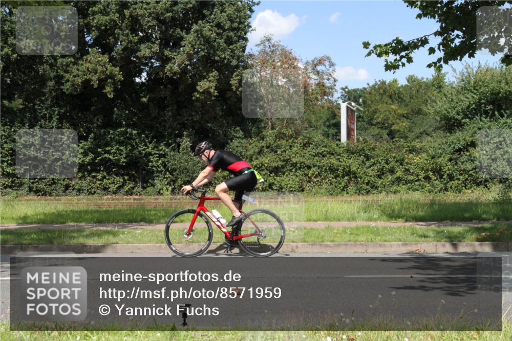 10.08.2025 - GEWOBA Citytriathlon Bremen Yannick Fuchs http://msf.ph/oto/8571959 10.08.2025 14:44:08 Radfahren 28, 267, 278, 298, 408, 445 meine-sportfotos.de