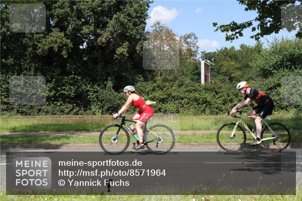 10.08.2025 - GEWOBA Citytriathlon Bremen Yannick Fuchs http://msf.ph/oto/8571964 10.08.2025 14:44:11 Radfahren 28, 267, 278, 298, 408, 445 meine-sportfotos.de