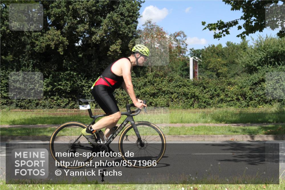 10.08.2025 - GEWOBA Citytriathlon Bremen Yannick Fuchs http://msf.ph/oto/8571966 10.08.2025 14:44:12 Radfahren 28, 267, 278, 298, 408, 445 meine-sportfotos.de