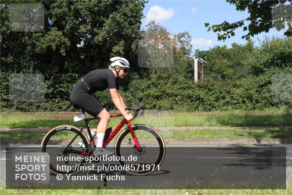 10.08.2025 - GEWOBA Citytriathlon Bremen Yannick Fuchs http://msf.ph/oto/8571971 10.08.2025 14:44:16 Radfahren 9, 28, 267, 278, 298, 408, 445 meine-sportfotos.de