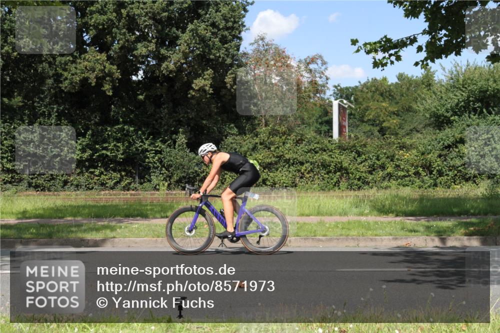 10.08.2025 - GEWOBA Citytriathlon Bremen Yannick Fuchs http://msf.ph/oto/8571973 10.08.2025 14:44:17 Radfahren 9, 28, 267, 278, 298, 408, 445 meine-sportfotos.de