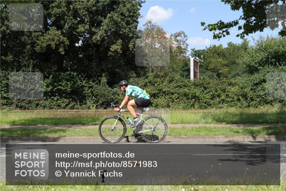 10.08.2025 - GEWOBA Citytriathlon Bremen Yannick Fuchs http://msf.ph/oto/8571983 10.08.2025 14:44:23 Radfahren 9, 28, 200, 278, 323, 408, 445 meine-sportfotos.de