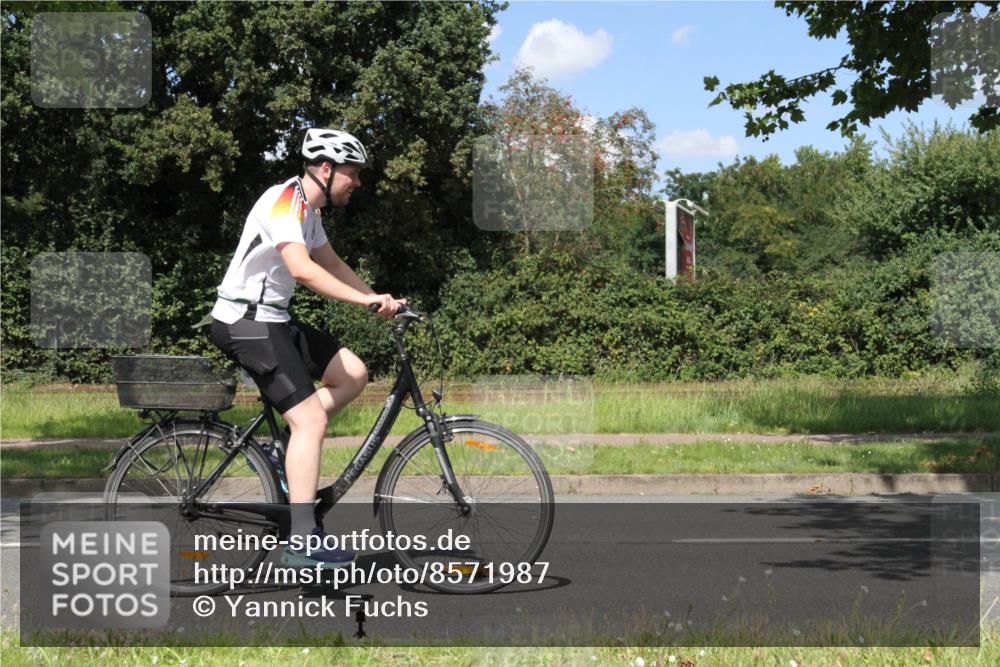 10.08.2025 - GEWOBA Citytriathlon Bremen Yannick Fuchs http://msf.ph/oto/8571987 10.08.2025 14:44:27 Radfahren 9, 28, 200, 323, 408, 445 meine-sportfotos.de