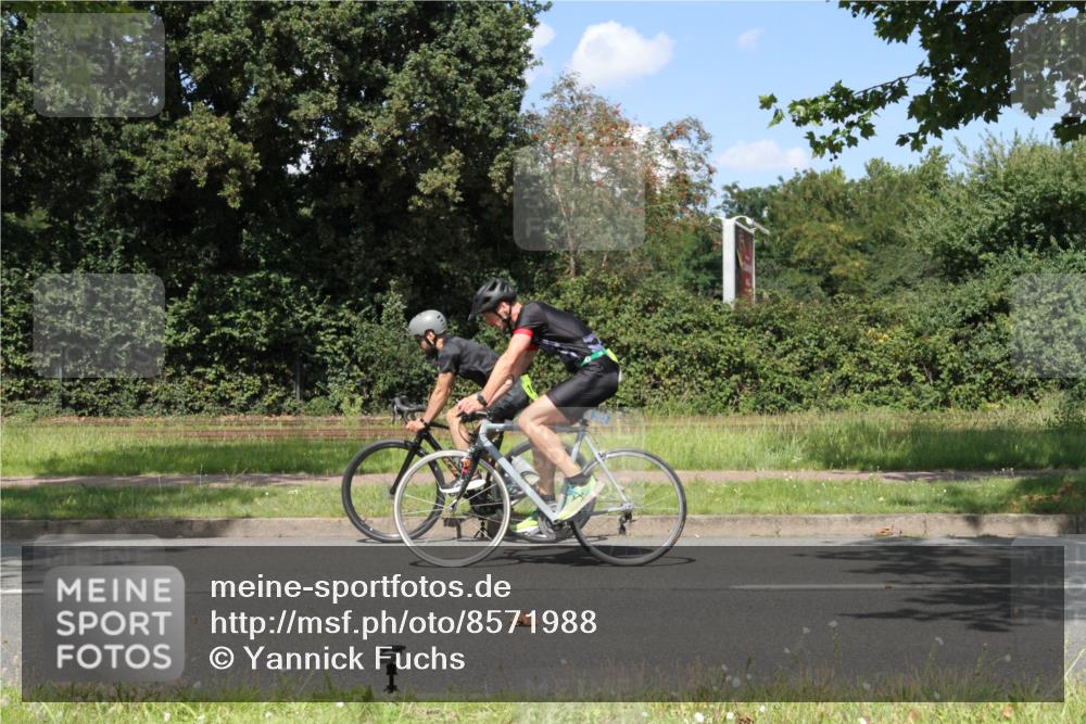 10.08.2025 - GEWOBA Citytriathlon Bremen Yannick Fuchs http://msf.ph/oto/8571988 10.08.2025 14:44:32 Radfahren 9, 28, 200, 208, 323, 383 meine-sportfotos.de