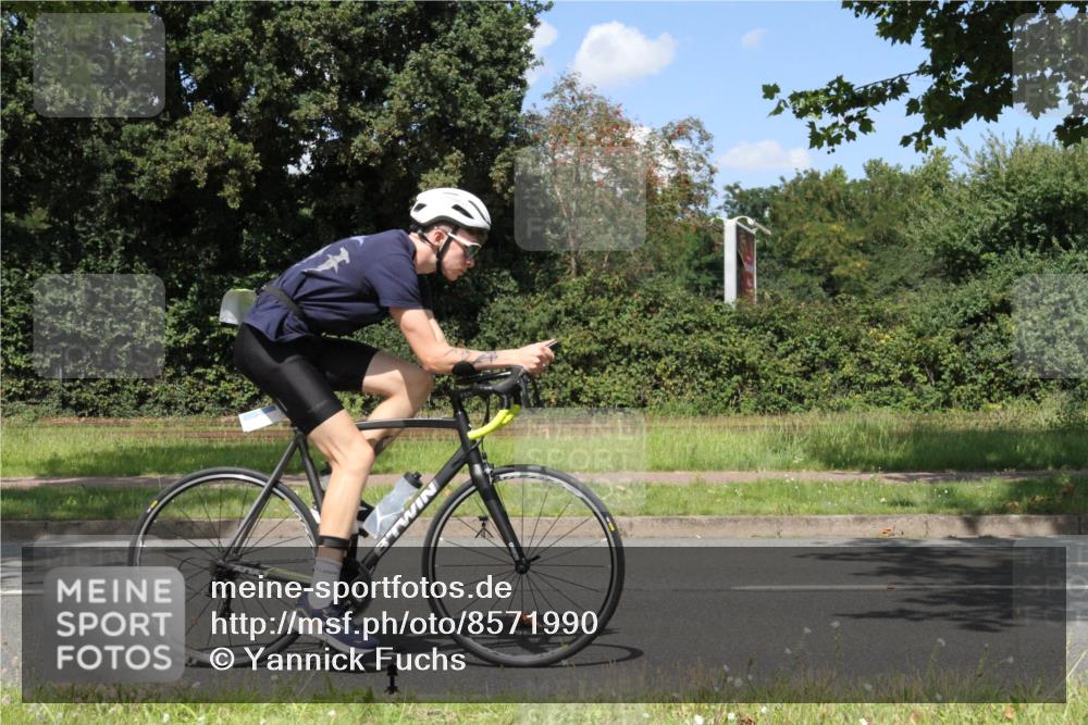 10.08.2025 - GEWOBA Citytriathlon Bremen Yannick Fuchs http://msf.ph/oto/8571990 10.08.2025 14:44:33 Radfahren 9, 28, 200, 208, 323, 383 meine-sportfotos.de