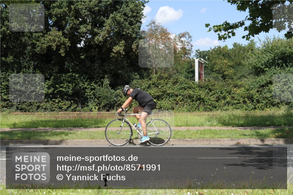 10.08.2025 - GEWOBA Citytriathlon Bremen Yannick Fuchs http://msf.ph/oto/8571991 10.08.2025 14:44:35 Radfahren 9, 73, 200, 208, 323, 383 meine-sportfotos.de