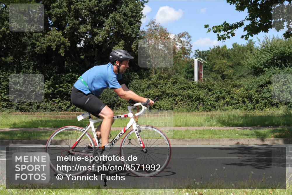 10.08.2025 - GEWOBA Citytriathlon Bremen Yannick Fuchs http://msf.ph/oto/8571992 10.08.2025 14:44:36 Radfahren 9, 73, 200, 208, 323, 383 meine-sportfotos.de