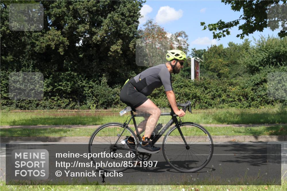 10.08.2025 - GEWOBA Citytriathlon Bremen Yannick Fuchs http://msf.ph/oto/8571997 10.08.2025 14:44:44 Radfahren 73, 200, 208, 323, 346, 383 meine-sportfotos.de