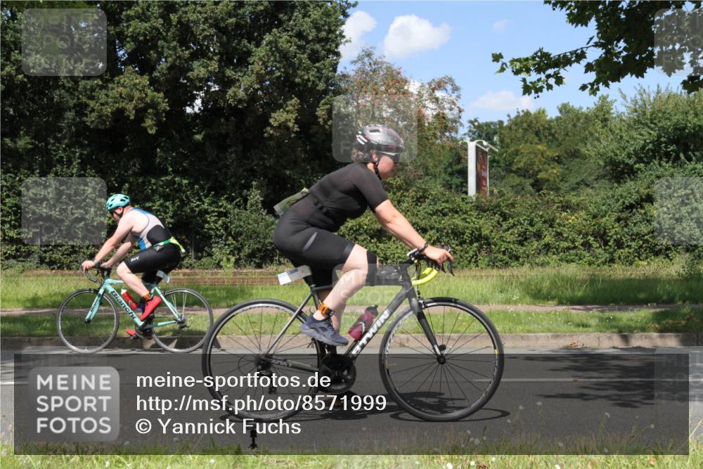 10.08.2025 - GEWOBA Citytriathlon Bremen Yannick Fuchs http://msf.ph/oto/8571999 10.08.2025 14:44:46 Radfahren 73, 208, 323, 346, 383 meine-sportfotos.de