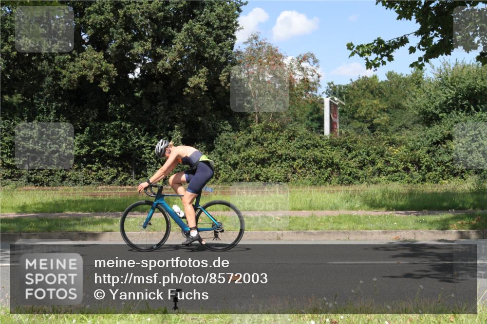 10.08.2025 - GEWOBA Citytriathlon Bremen Yannick Fuchs http://msf.ph/oto/8572003 10.08.2025 14:44:56 Radfahren 35, 73, 198, 326, 336, 346, 453, 484 meine-sportfotos.de