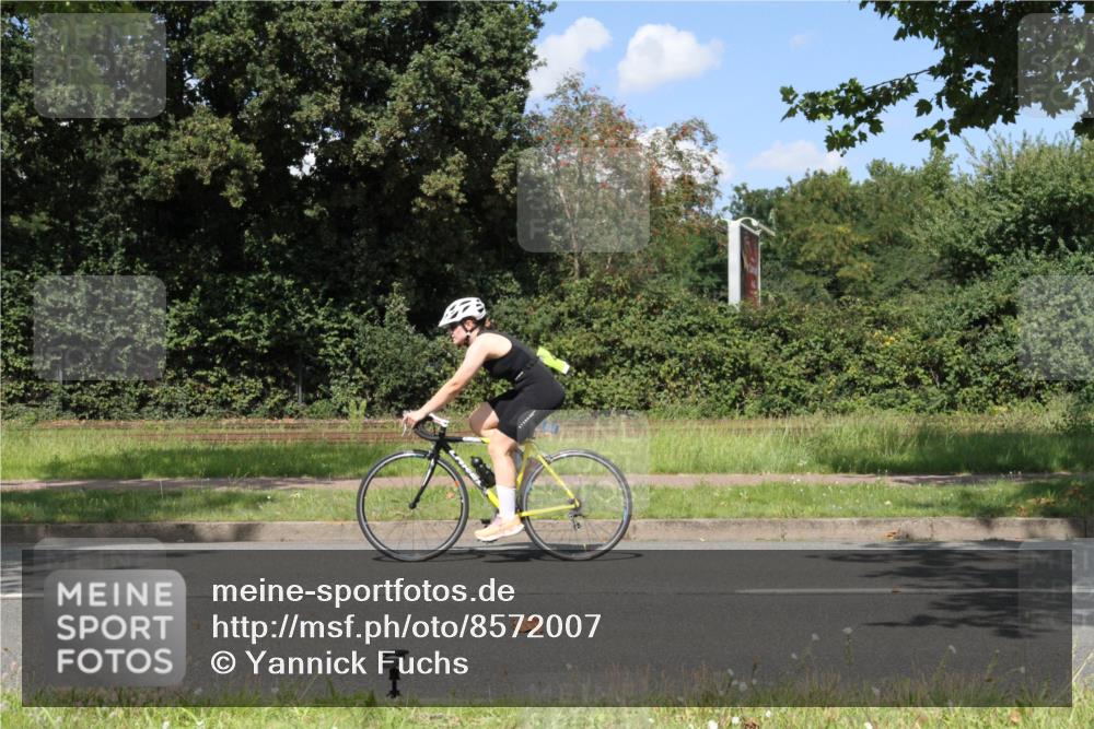 10.08.2025 - GEWOBA Citytriathlon Bremen Yannick Fuchs http://msf.ph/oto/8572007 10.08.2025 14:45:00 Radfahren 35, 198, 326, 336, 346, 453, 484, 497 meine-sportfotos.de