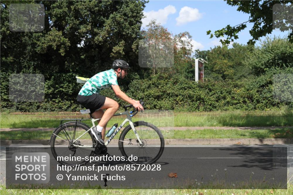 10.08.2025 - GEWOBA Citytriathlon Bremen Yannick Fuchs http://msf.ph/oto/8572028 10.08.2025 14:45:26 Radfahren 202, 221, 247, 332, 349, 360, 532 meine-sportfotos.de
